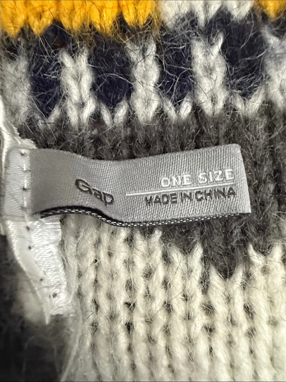 GAP Gray, White & Yellow Patterned Knit Scarf